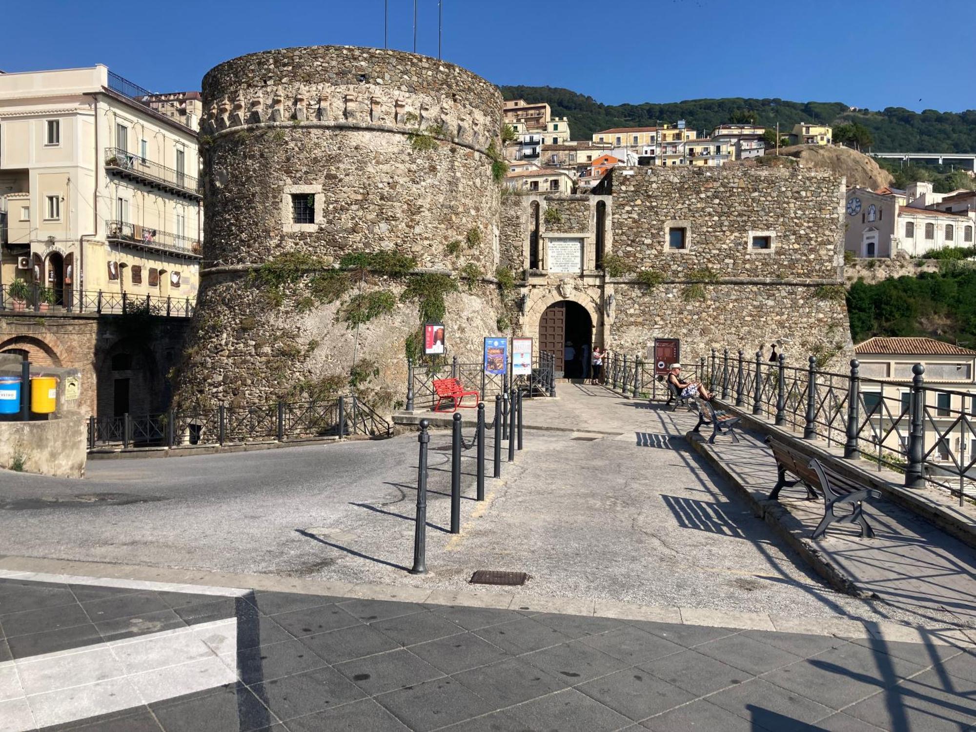 Residenza Ferdinando - 40M Dal Mare Apartment Pizzo  Bagian luar foto