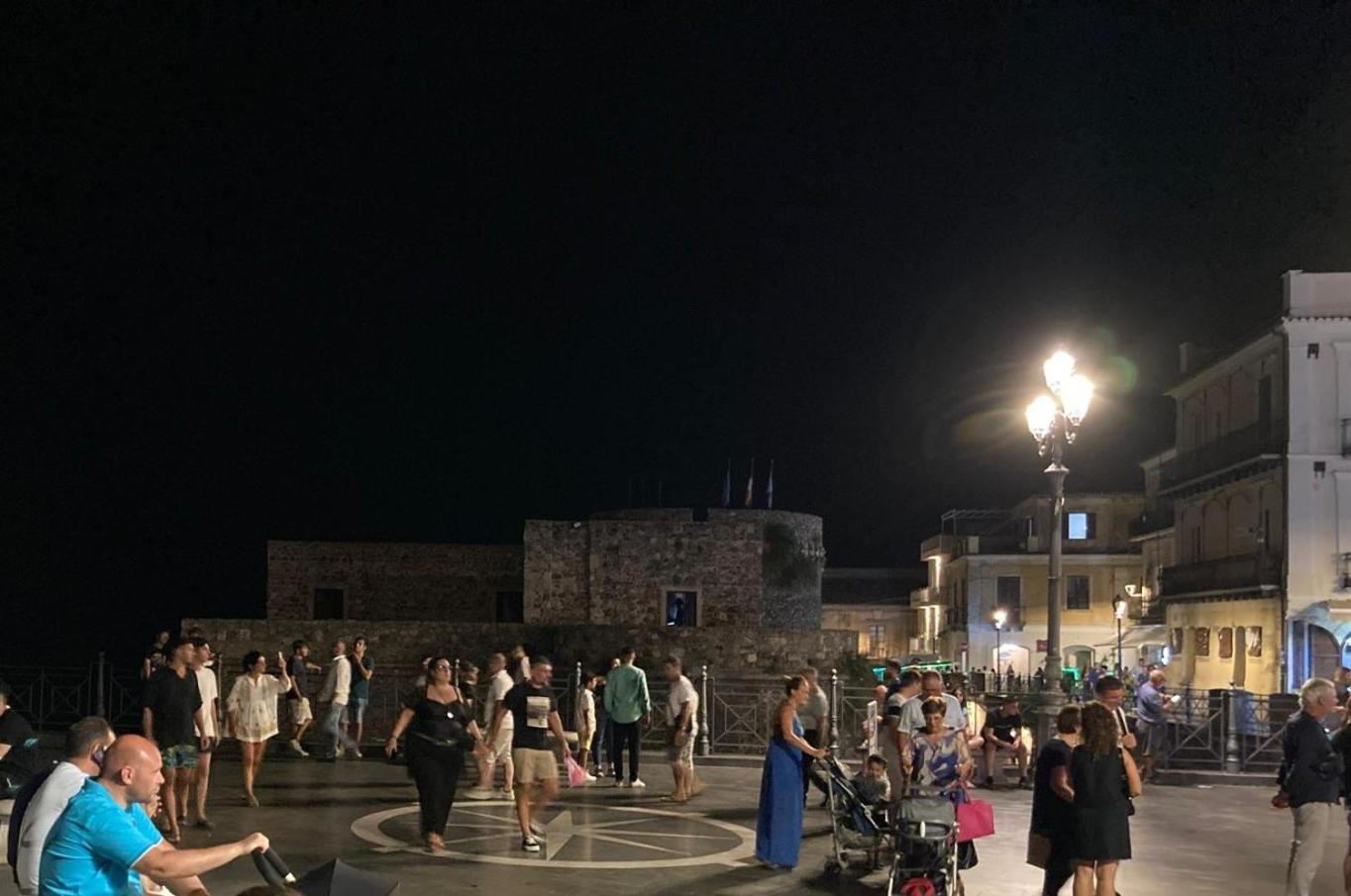 Residenza Ferdinando - 40M Dal Mare Apartment Pizzo  Bagian luar foto